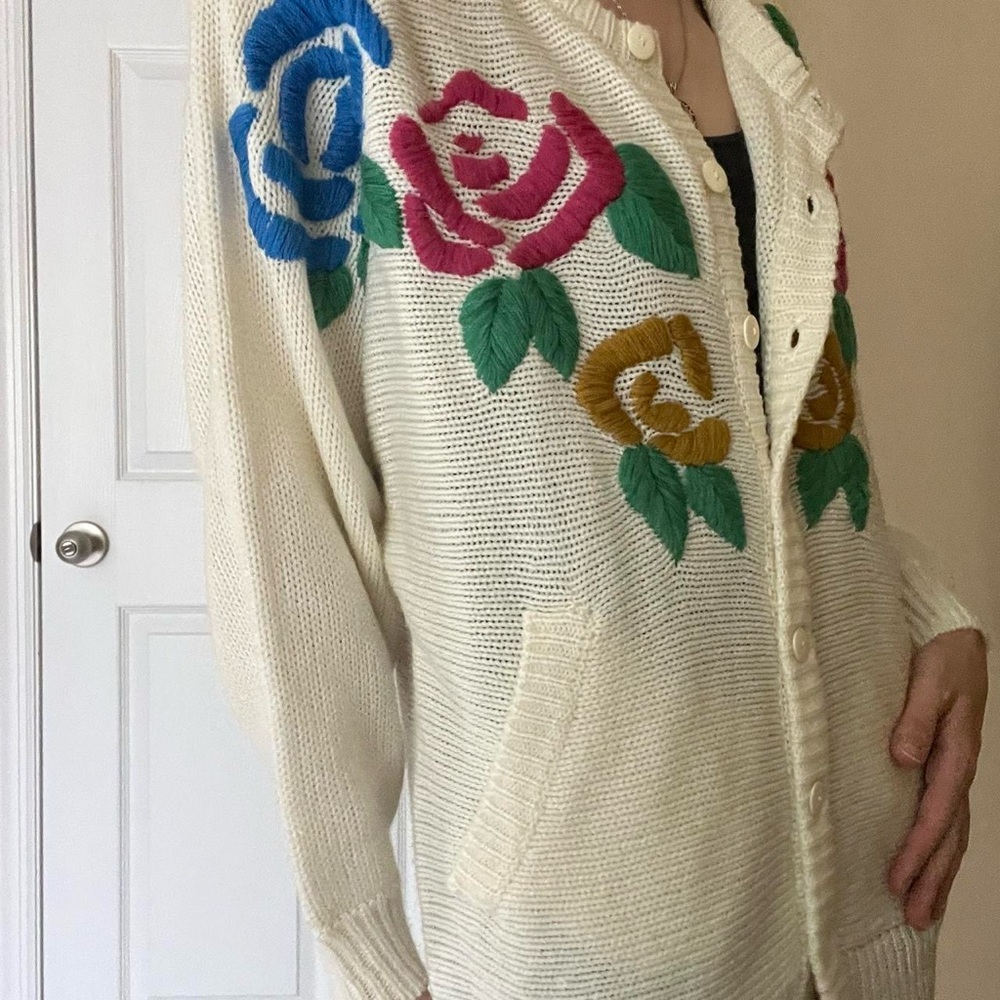 Cream Floral Embroidery Cardigan with Pockets Vintage 90s Granny Cottage - Picture 3 of 8